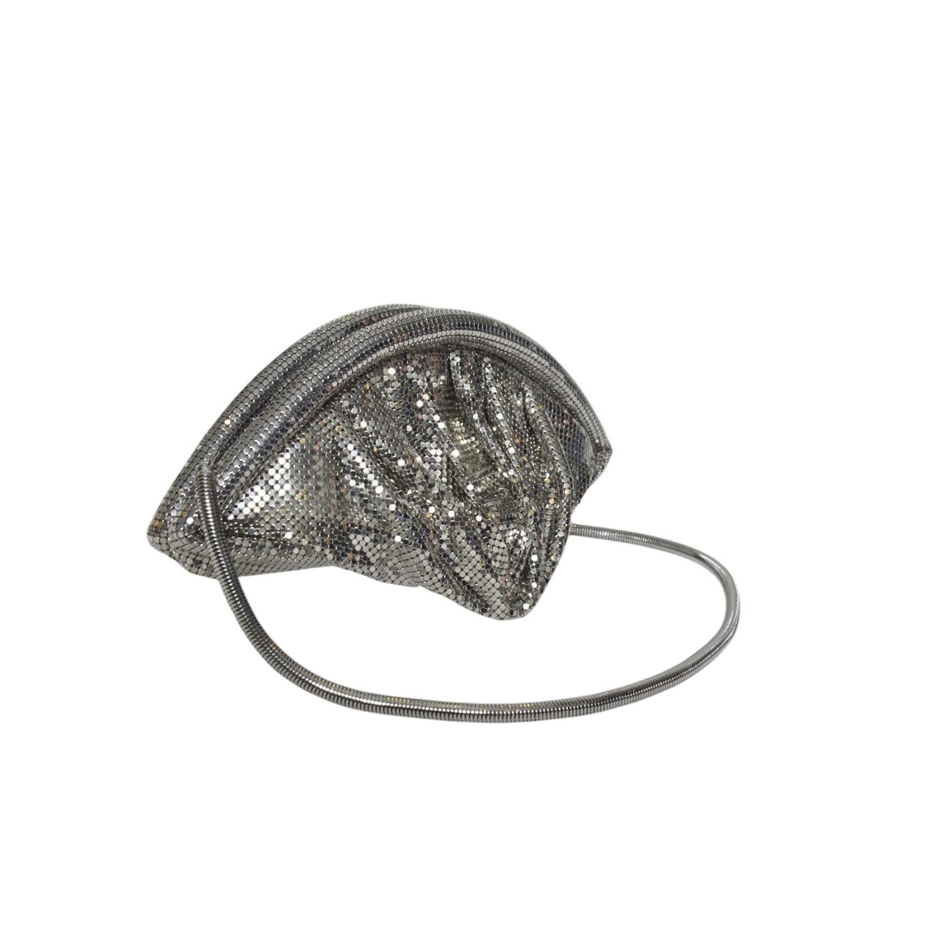 Pochette mezza luna in pixel argento Rabanne