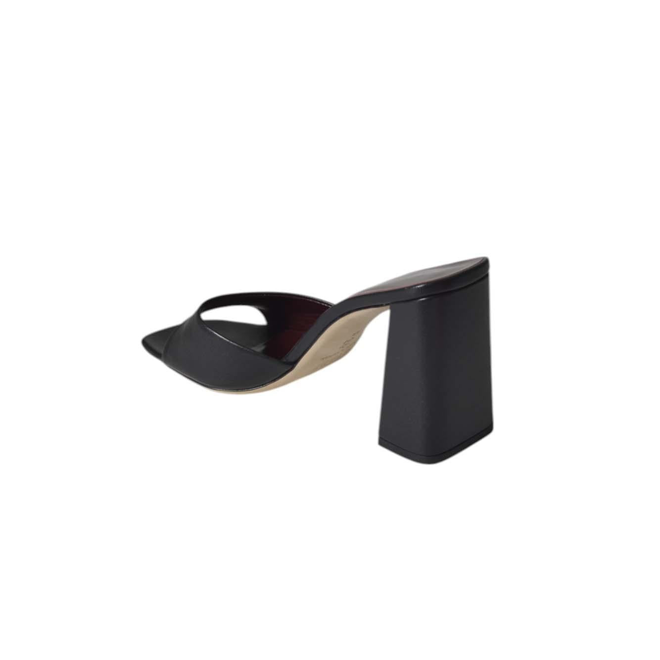 Sandali Sloane in pelle nera Staud